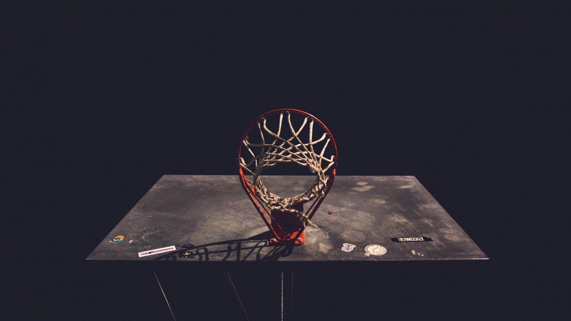 杰伦-韦尔斯赛前穿搭引爆社媒，新生代球员如何重塑NBA时尚文化？